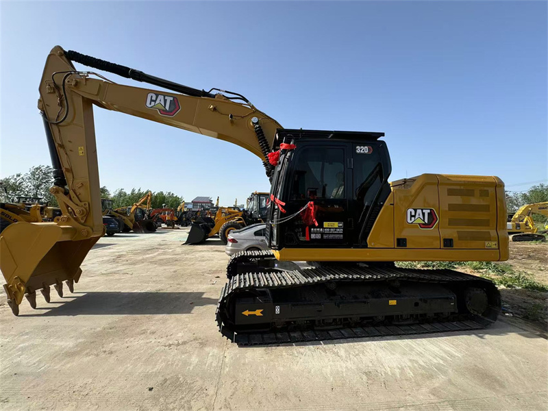 Caterpillar 320 excavator